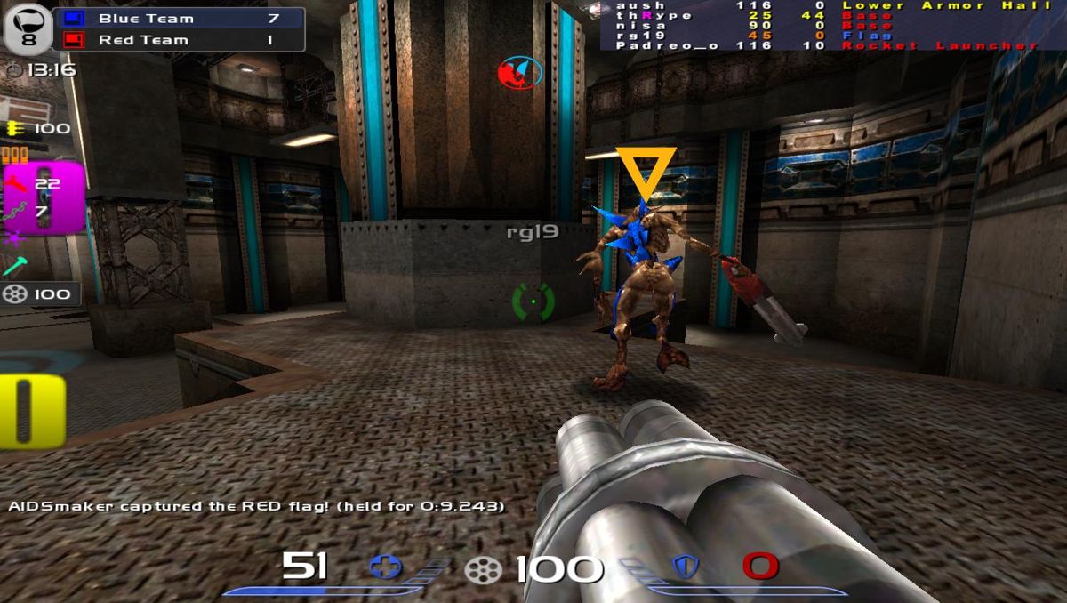Quake Live (Browser) screenshot: I made a capture, and my teammate is dancing from happiness.