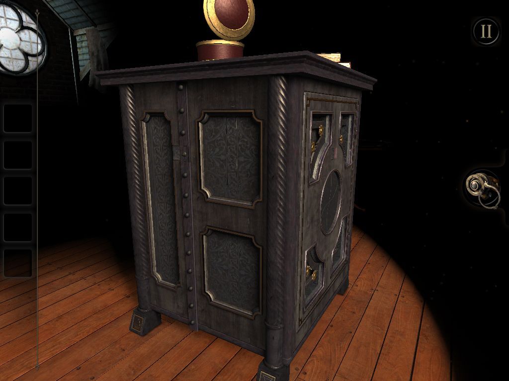 The Room (iPad) screenshot: Examining the box - the eyepiece is always at the right for use