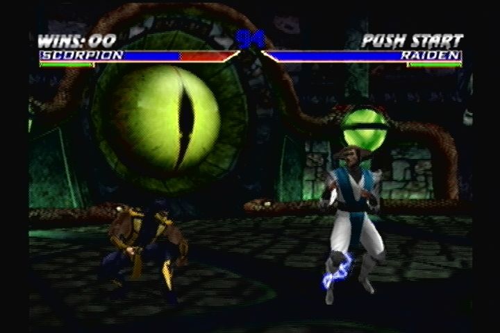 Mortal Kombat Gold (Dreamcast) screenshot: Raiden vs Scorpion