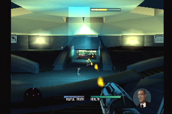 Men in Black: The Series - Crashdown (PlayStation) screenshot: Protect this nice lady from charging aliens.