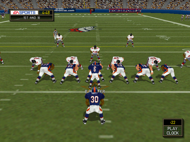 Madden NFL 2000 (Windows) screenshot: The Broncos go out on offense.