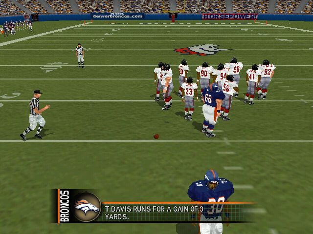 Madden NFL 2000 (Windows) screenshot: Terrell Davis runs for a three yard gain.