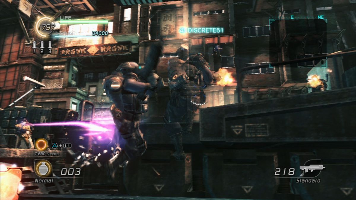 Lost Planet 2 (PlayStation 3) screenshot: Enemy got us with some beam weapon.
