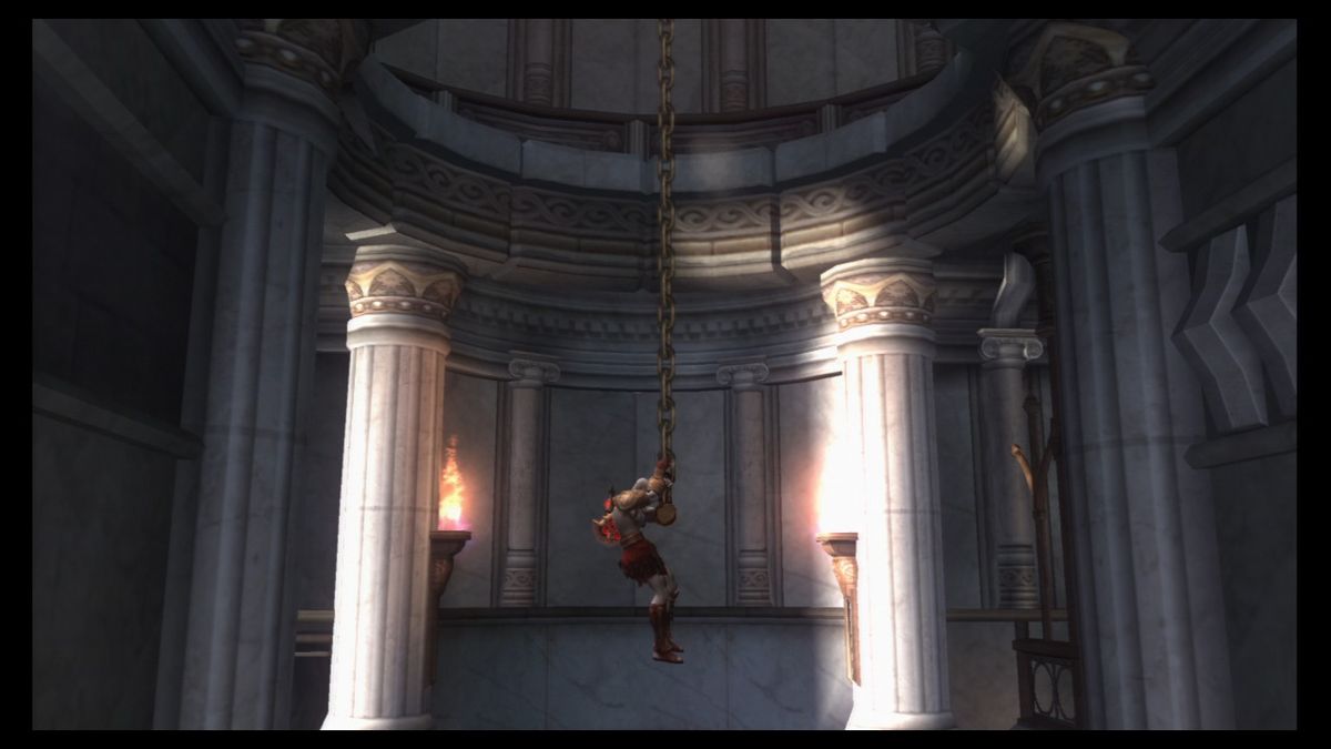God of War II (PlayStation 3) screenshot: Climbing up the chain.