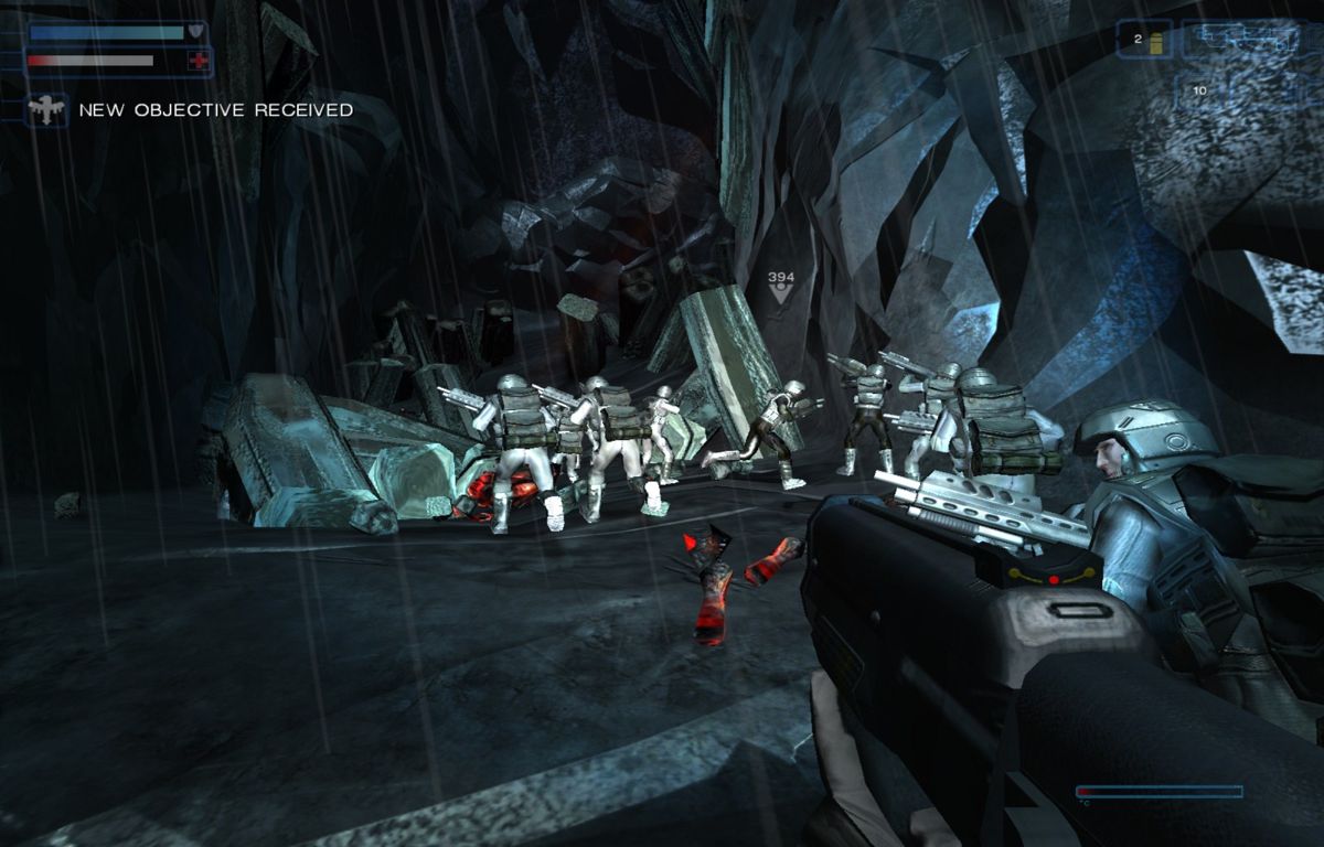Starship Troopers (Windows) screenshot: Some blocky MI apes charge up a hill.