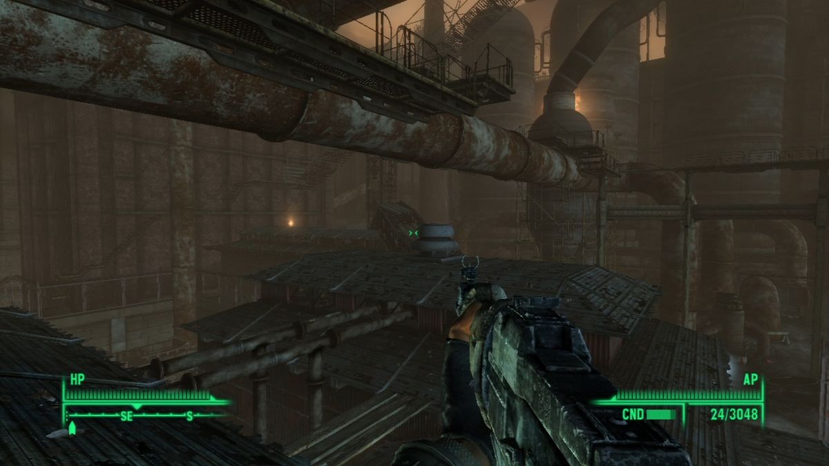 Fallout 3: The Pitt (PlayStation 3) screenshot: The factory is filled with dangerous creatures and bandits.