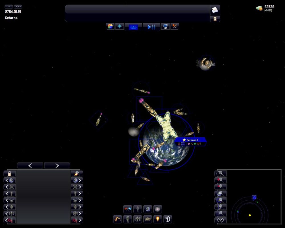 Distant Worlds (Windows) screenshot: Game start - A top-down perspective, viewing the home planet and several pre-made ships in orbit. Private-owned ships (e.g. freighters) are automated and cannot be controlled.