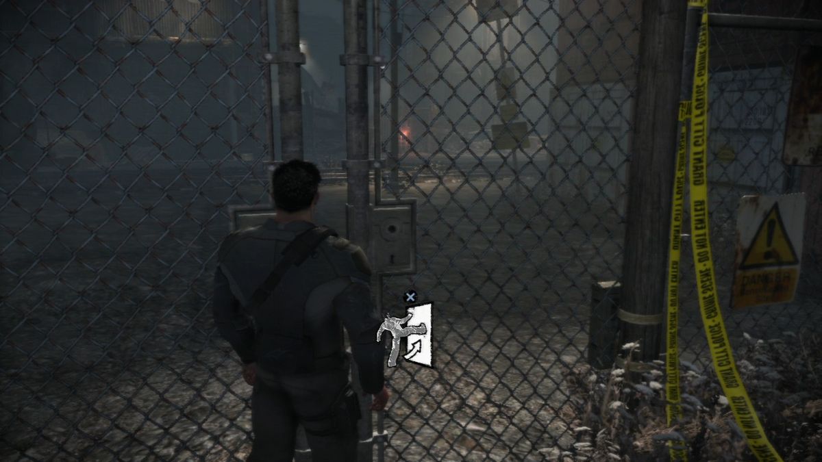 Dead to Rights: Retribution (PlayStation 3) screenshot: Jack doesn't need keys to open gates, he opens them Chuck Norris style.