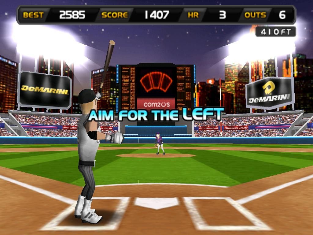 Homerun Battle 3D (iPad) screenshot: After a few good hits - Aim for the left