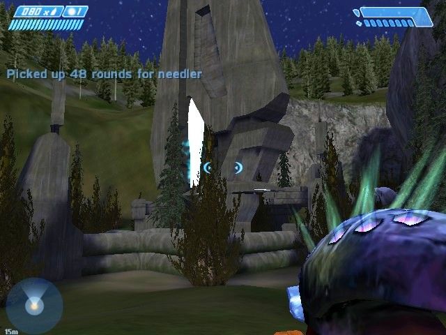 Halo: Combat Evolved (Macintosh) screenshot: Strange building with lifeboat survivors in distance and I have a alien Needler weapon