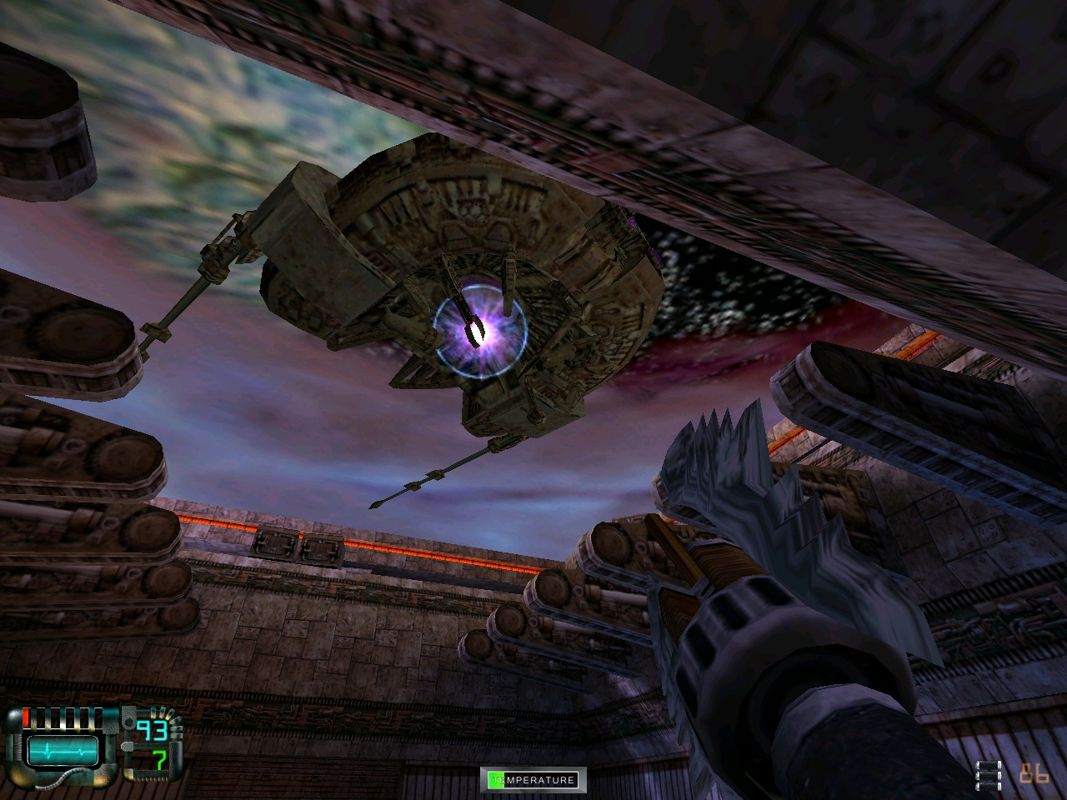 Gunman Chronicles (Windows) screenshot: This drone chases you for most of the second planet.