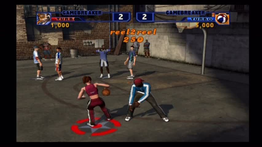 NBA Street Vol. 2 (PlayStation 2) screenshot: Players are awarded points for tricks or trick shots.