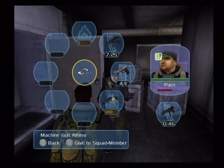 The Thing (PlayStation 2) screenshot: Deciding what guns and ammo to pass to my teammate.