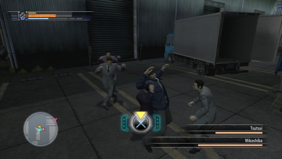 Yakuza 4 (PlayStation 3) screenshot: Escape the enemy grip before they mow you down.