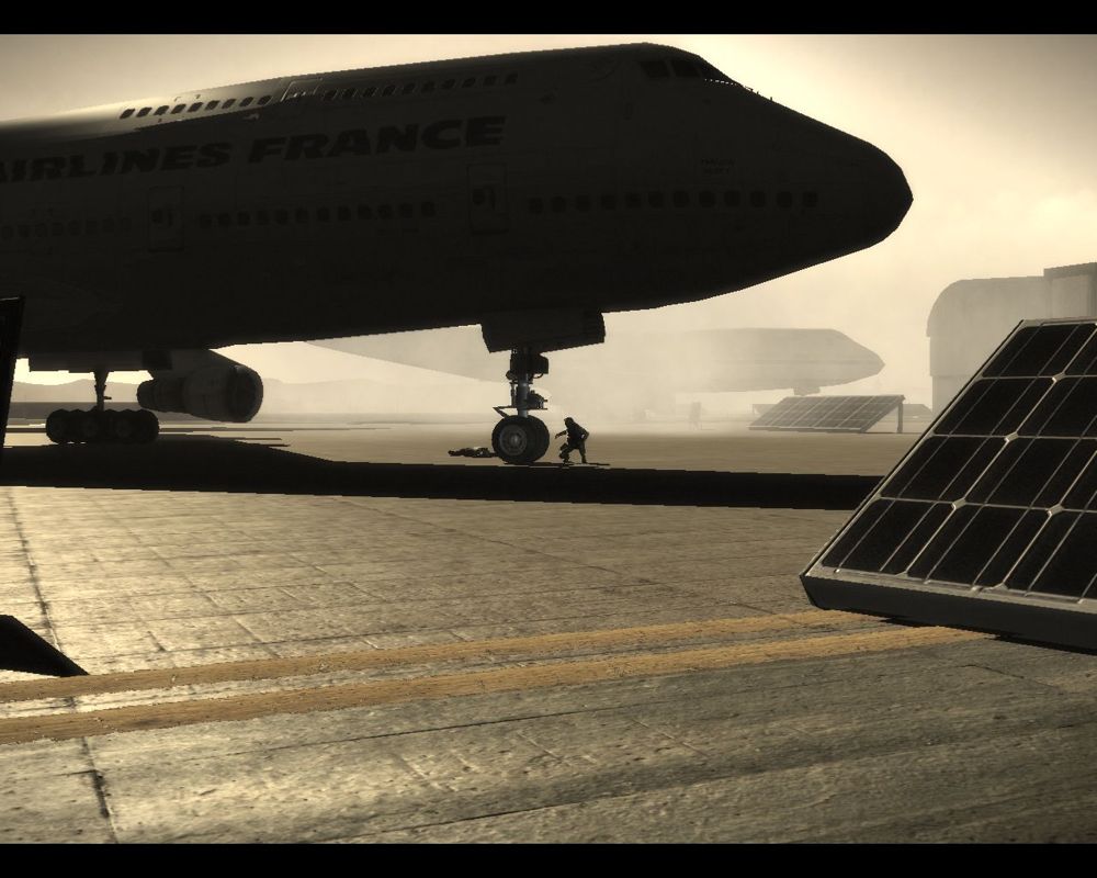 Code of Honor 3: Desperate Measures (Windows) screenshot: Approaching the hijacked plane.