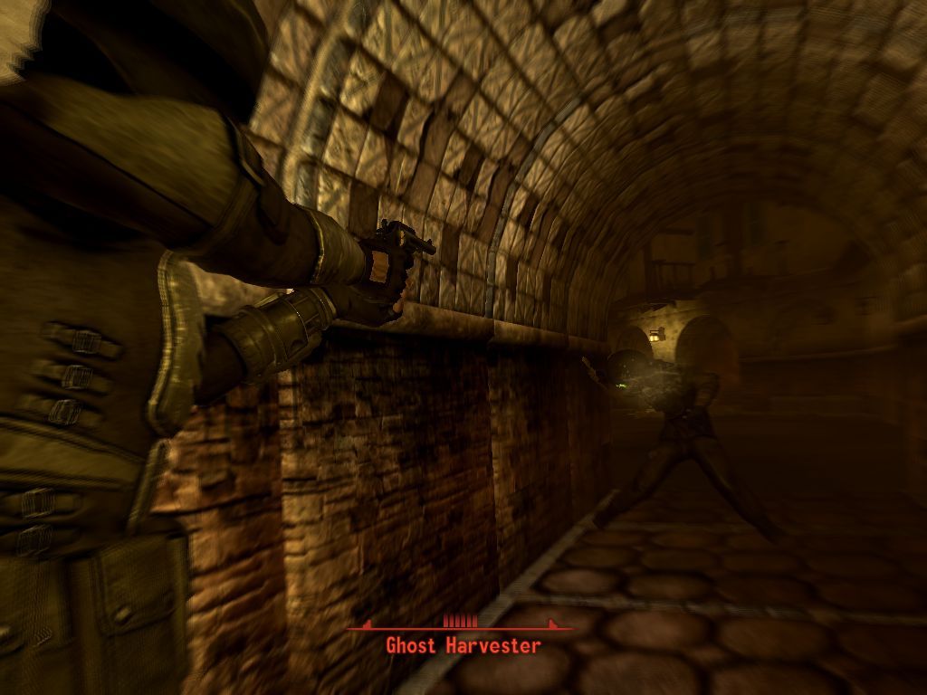 Fallout: New Vegas - Dead Money (Windows) screenshot: Cornered by one of ghost people.