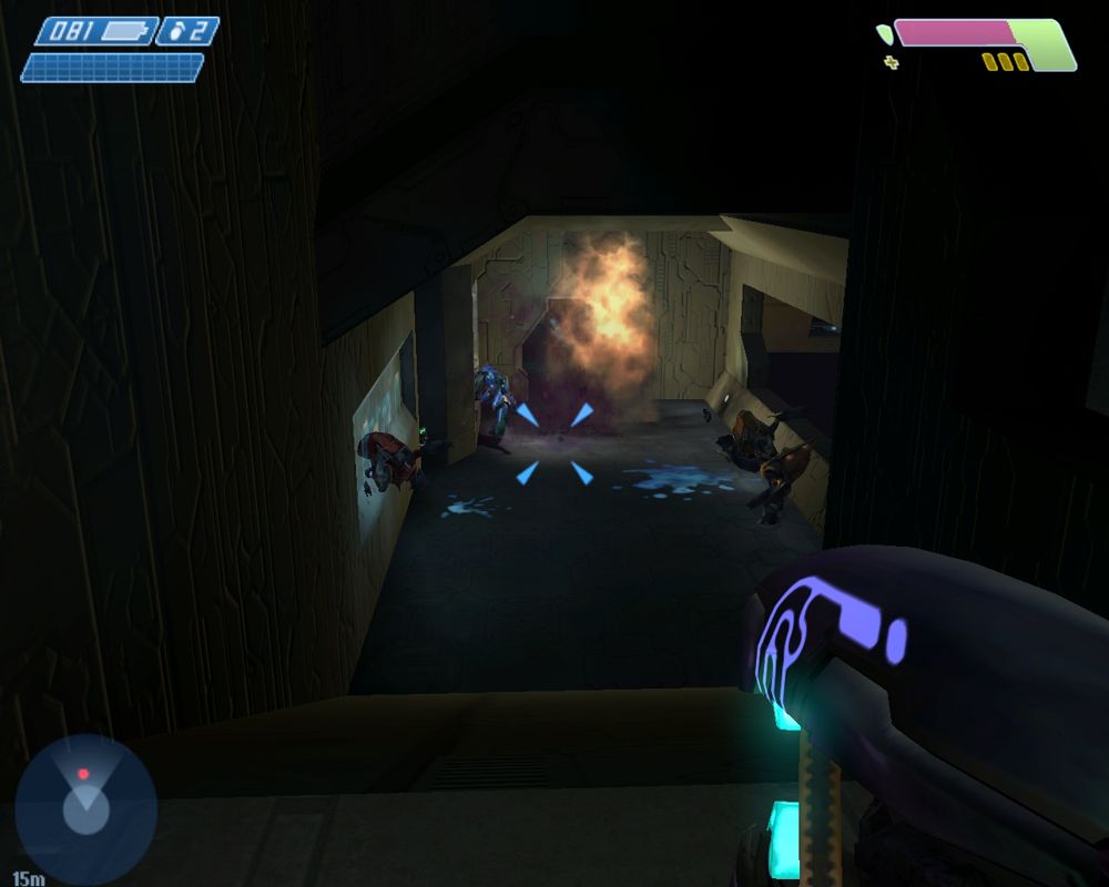 Halo: Combat Evolved (Windows) screenshot: Grenades take out crowds nicely.