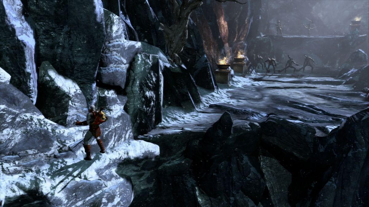 God of War III (PlayStation 3) screenshot: Kratos will automatically move in the way that befits his surroundings and camera will follow no matter where you are.