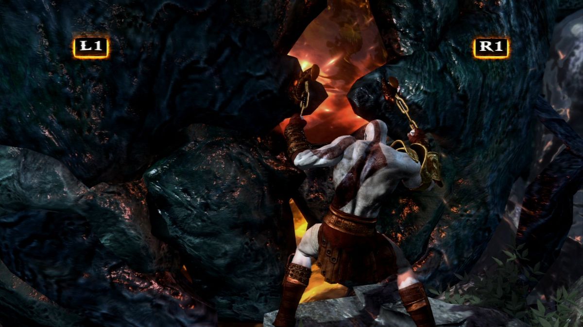 God of War III (PlayStation 3) screenshot: Opening up the belly of the beast.