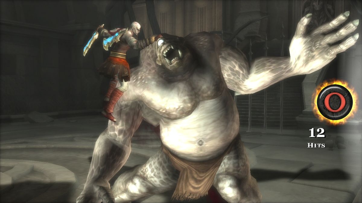 God of War: Ghost of Sparta (PlayStation 3) screenshot: Cyclops-finishing QTE