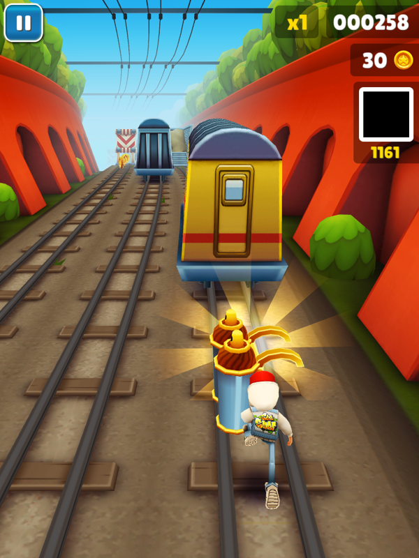 Screenshot of Subway Surfers (iPad, 2012) - MobyGames