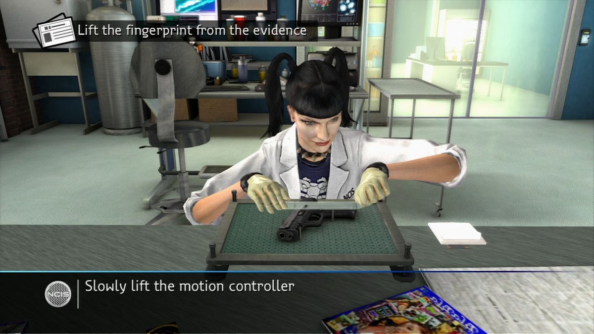 NCIS (PlayStation 3) screenshot: Lifting fingerprints.