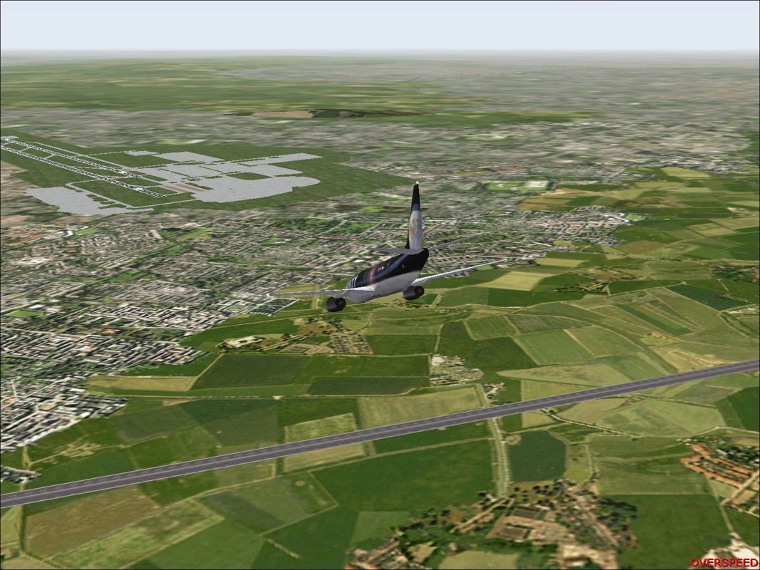 Real Airports (Windows) screenshot: London Gatwick using the new scenery files and viewed from a distance. Much of the detail is not drawn at this distance