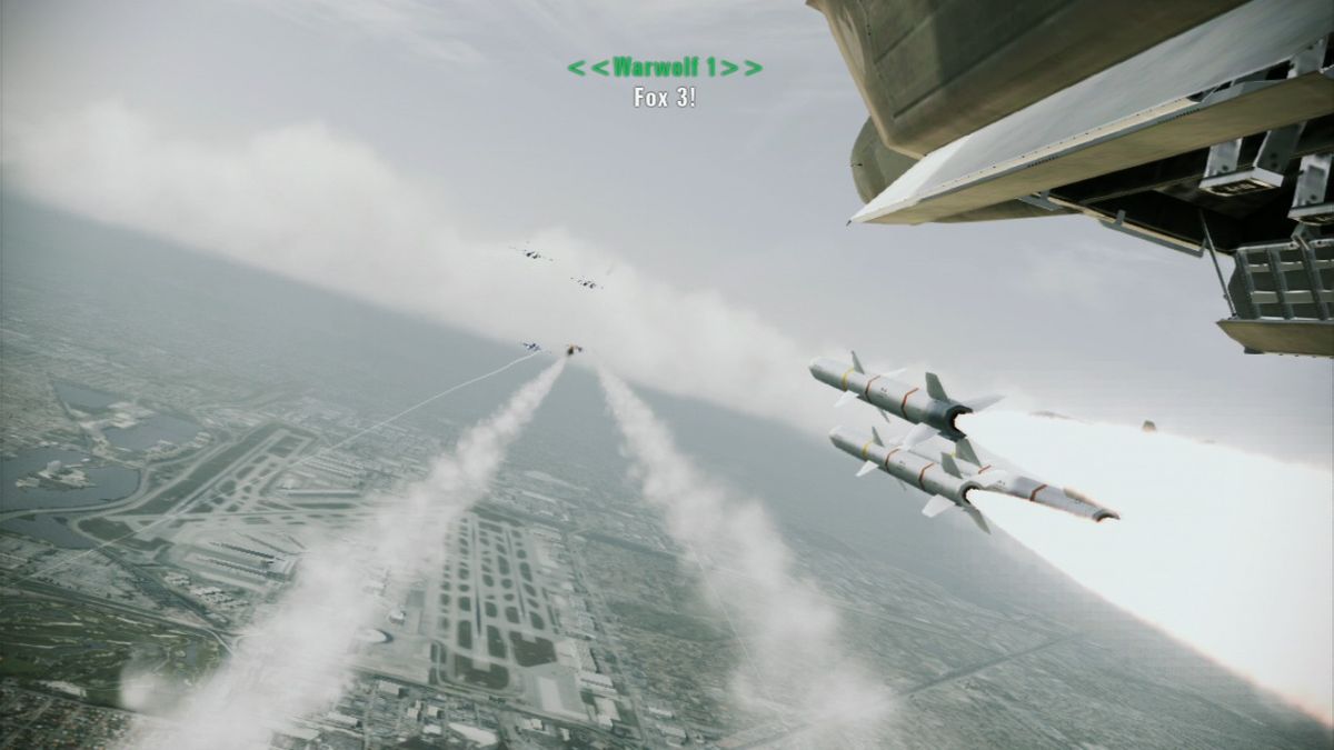 Ace Combat: Assault Horizon (PlayStation 3) screenshot: Firing homing missiles on multiple enemies at once.