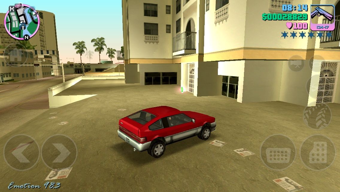 Grand Theft Auto: Vice City (iPhone) screenshot: Driving a 1984 Honda CRX