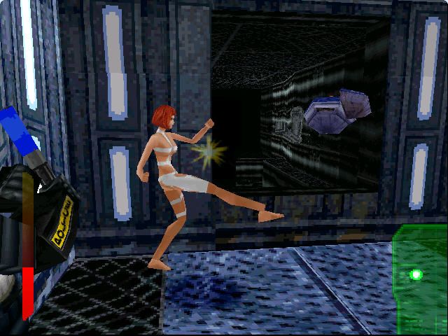 The Fifth Element (Windows) screenshot: kick metal robots.