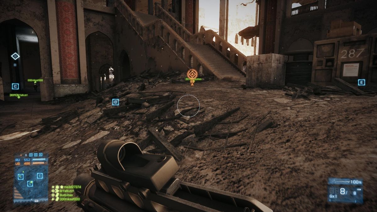 Battlefield 3: Aftermath (Windows) screenshot: Palace was once beautiful... central ammo box on right