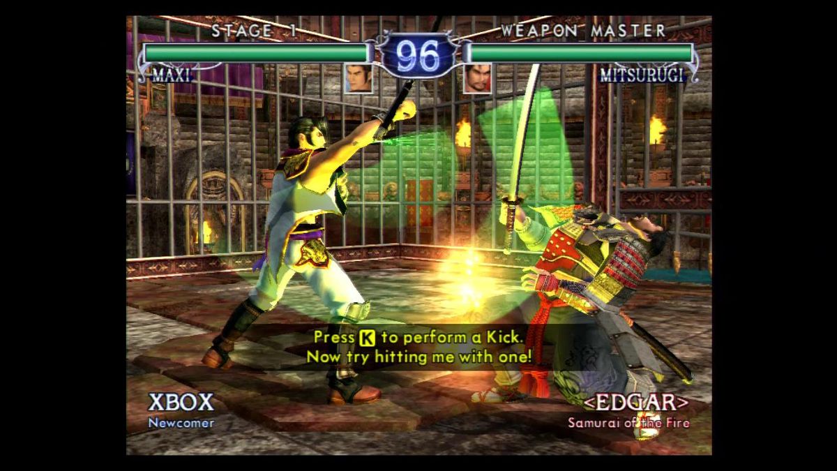 SoulCalibur II (Xbox) screenshot: Maxi scores the first hit.