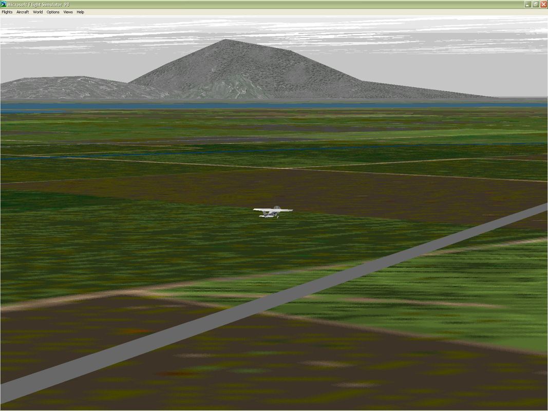 Venezia 98 (Windows) screenshot: This is the view of the mountains using the simulator's default scenery files. Compare with the previous picture to appreciate the difference. Microsoft Flight Simulator 98