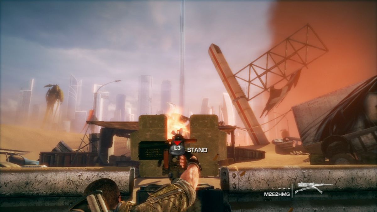 Spec Ops: The Line (PlayStation 3) screenshot: You can flip and use the enemy turret and even crouch while firing.