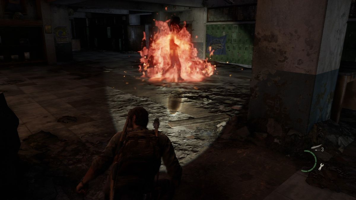 The Last of Us (PlayStation 3) screenshot: Using molotov cocktail against the infested.