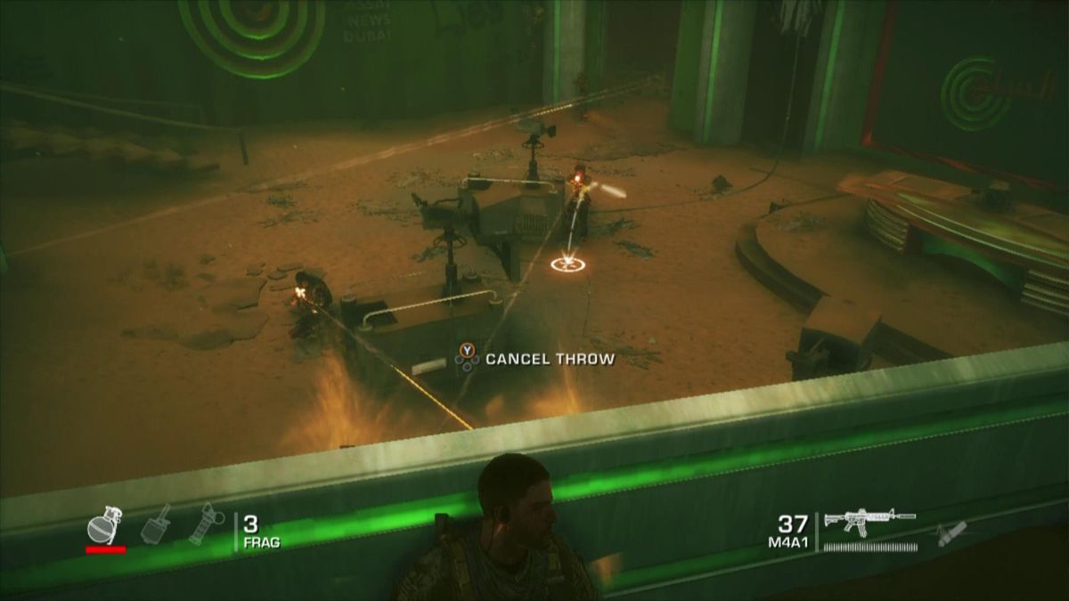 Spec Ops: The Line (Xbox 360) screenshot: Throwing grenades ...