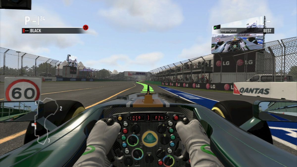 F1 2011 (PlayStation 3) screenshot: Green marker shows you the optimal path.