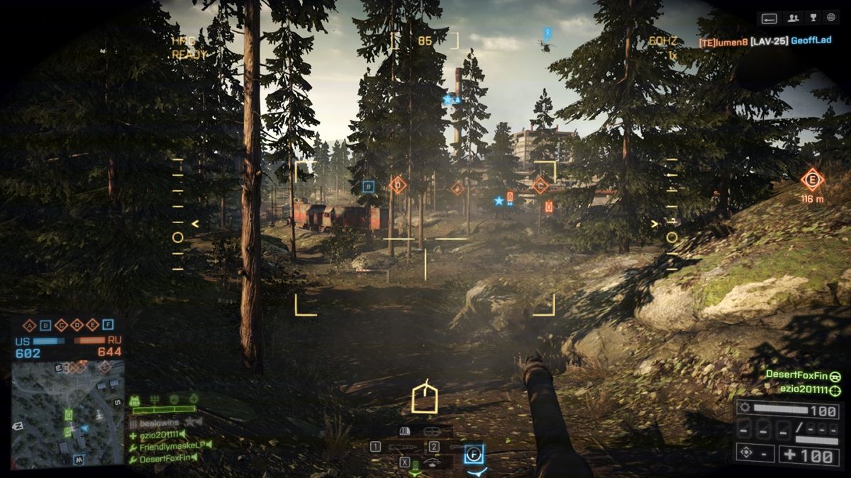 Battlefield 4 (Windows) screenshot: Manning a tank. Multiple objectives ahead