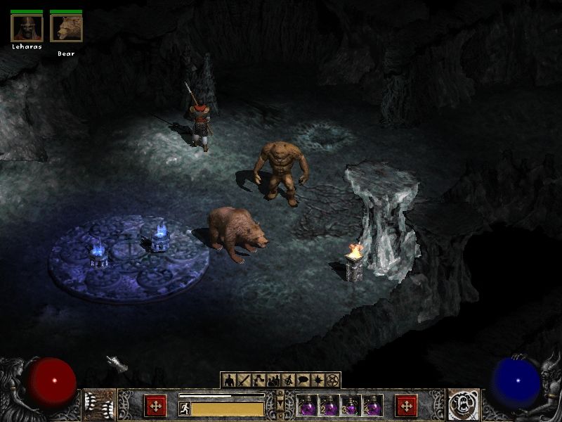 Diablo II: Lord of Destruction (Windows) screenshot: The Druid possesses shape-shifting skills, which allow him to transform into a Werewolf or Werebear. Below you can see a summoned Grizzly, a powerful minion.
