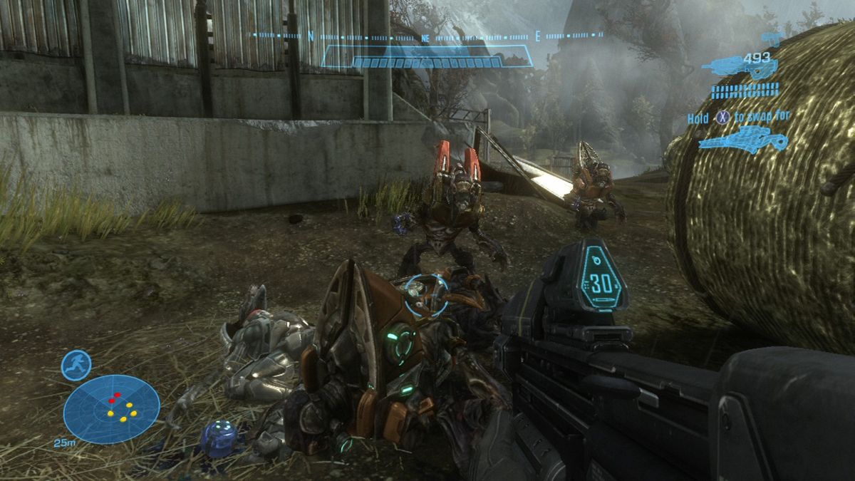 Halo: Reach (Xbox 360) screenshot: Dash into the crowd of weaker enemies to take them out with quick punches.