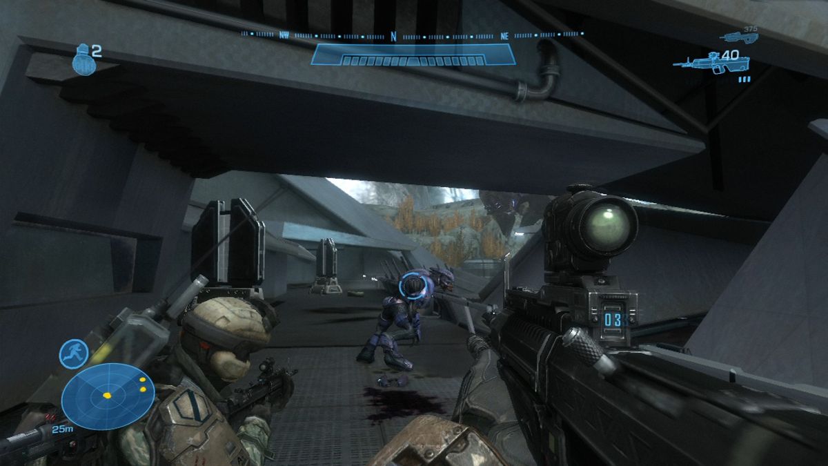 Halo: Reach (Xbox 360) screenshot: Pushing forward.