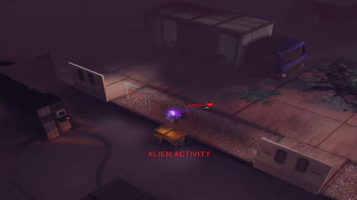 XCOM: Enemy Unknown (Macintosh) screenshot: Alien hit but is moving into building for cover
