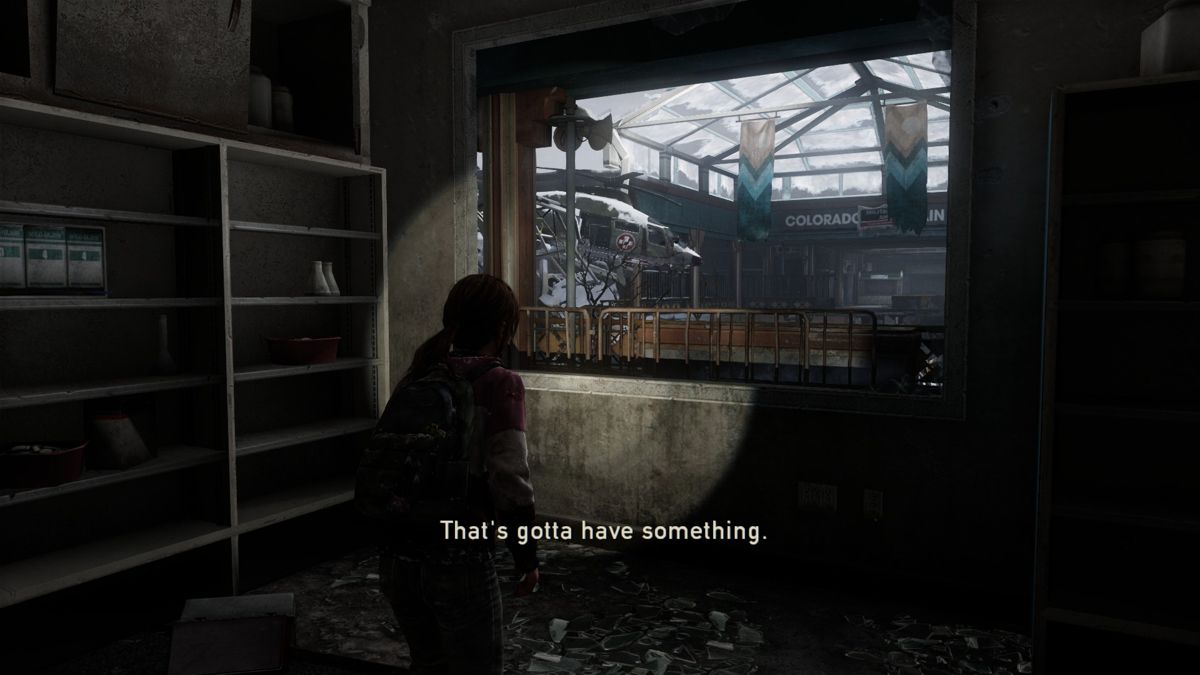 The Last of Us: Left Behind (PlayStation 4) screenshot: That medical helicopter might have a medkit inside.