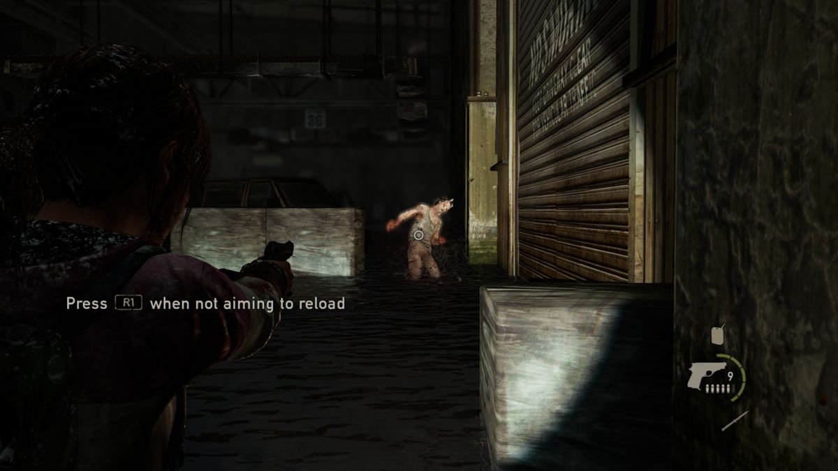 The Last of Us: Left Behind (PlayStation 4) screenshot: Ellie shooting at the pack of infested.