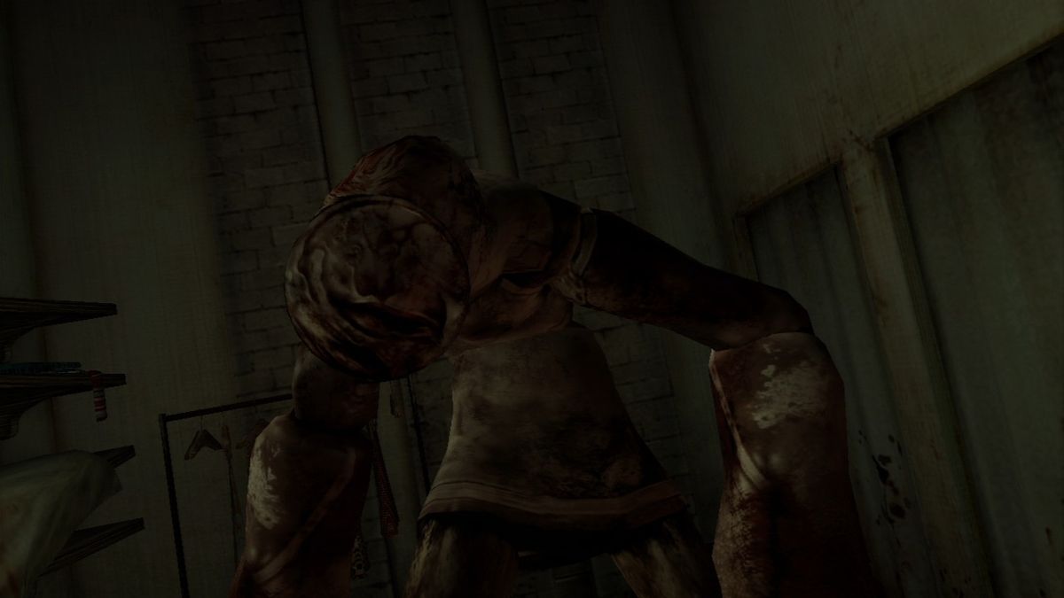 Silent Hill: HD Collection (PlayStation 3) screenshot: Silent Hill 3 - Encounter with a monster.