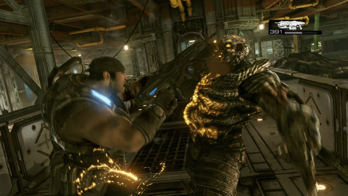 Gears of War 3 (Xbox 360) screenshot: Using mounted saw in close combat