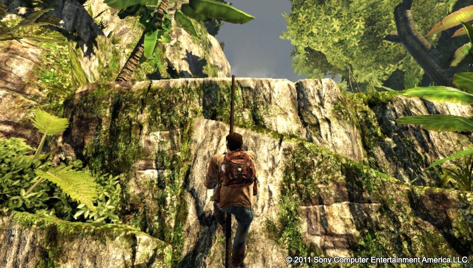 Uncharted: Golden Abyss (PS Vita) screenshot: Climbing up the rope