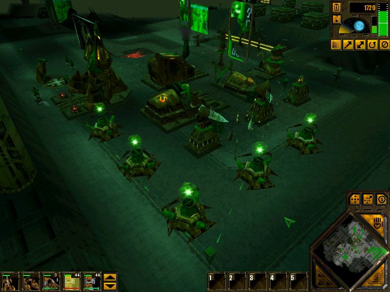 Dark Reign 2 (Windows) screenshot: Lots of energy generators in this base.