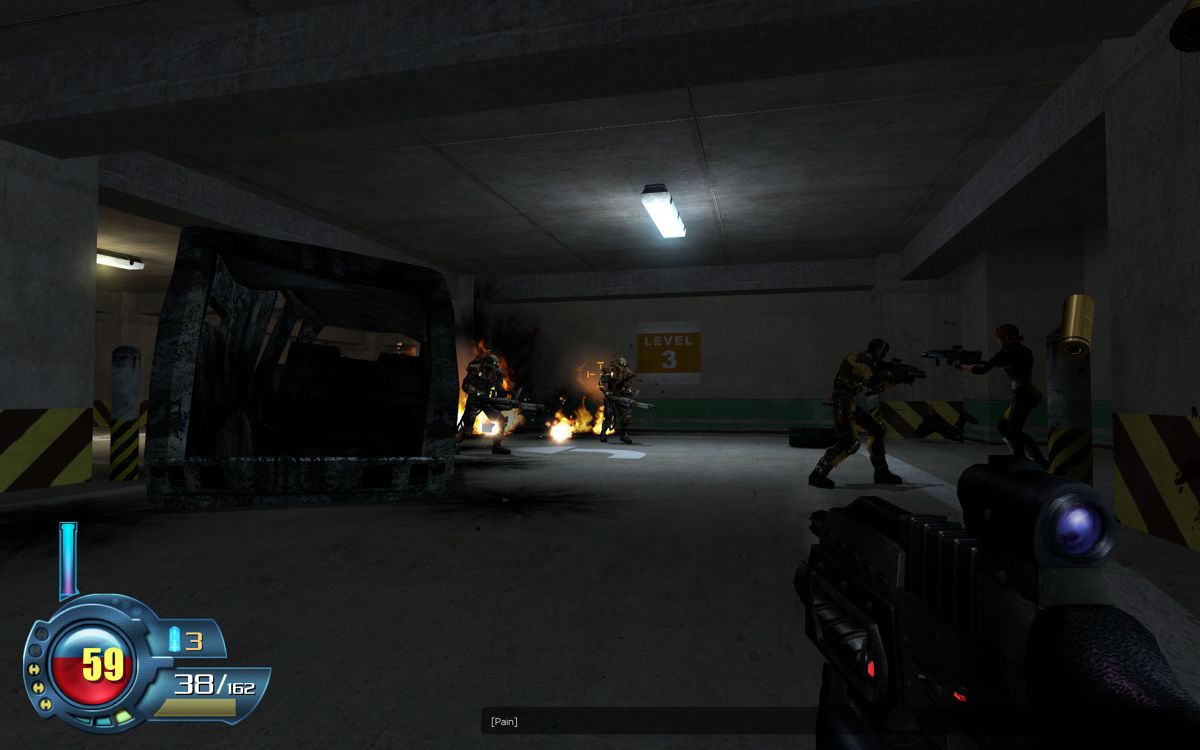 SiN Episodes: Emergence (Windows) screenshot: A firefight in the garage, with support from Jessica on the right.