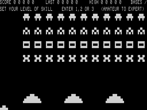 Arcade Invaders (TRS-80) screenshot: Preparing for an Attack